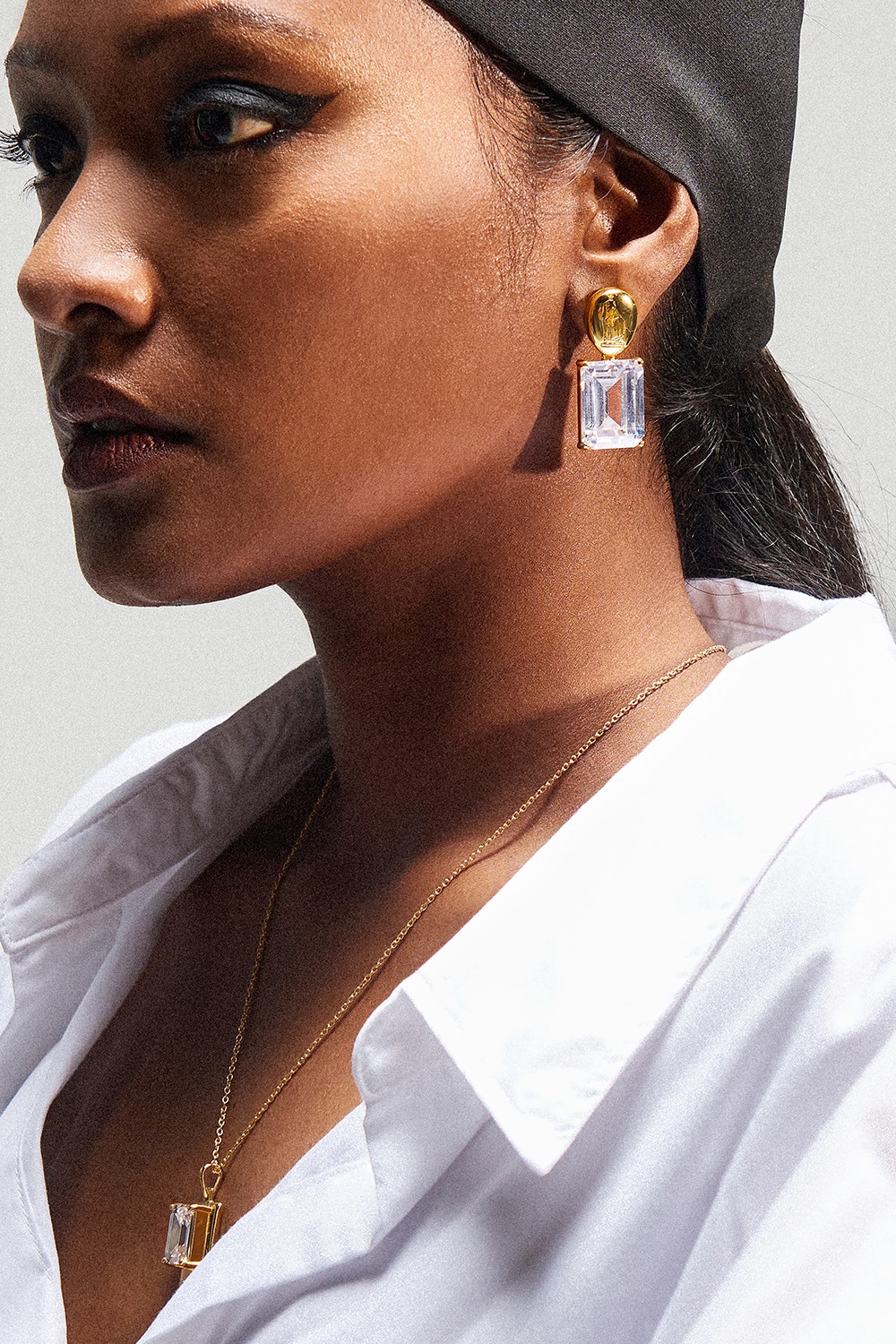 Zementine Essential Earrings (White)