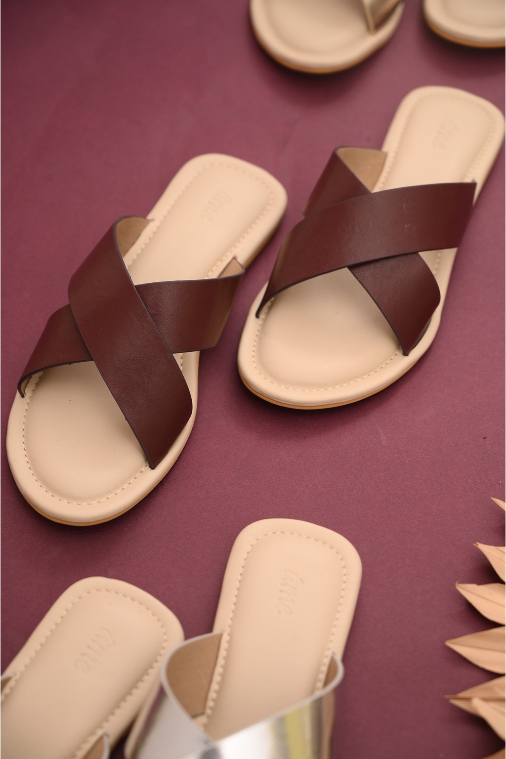 The Classic Cross Flats - Brown