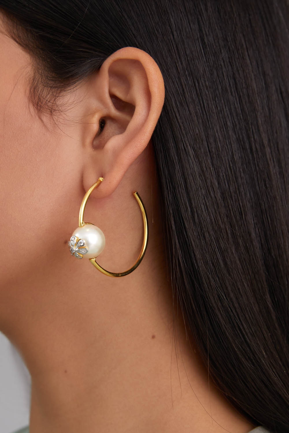 White Flower Pearl Earrings
